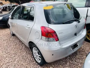 Toyota Vitz 1.3 FWD 3dr 2010 Silver