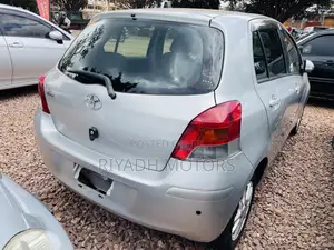 Toyota Vitz 1.3 FWD 3dr 2010 Silver