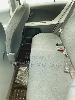 Toyota Vitz 1.3 FWD 3dr 2010 Silver