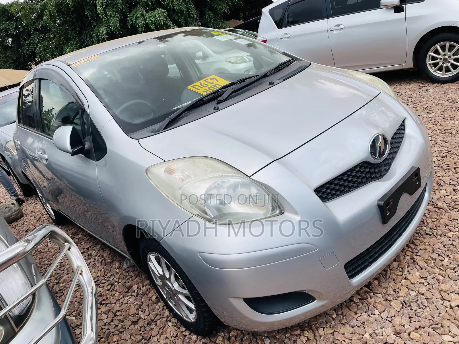Toyota Vitz 1.3 FWD 3dr 2010 Silver