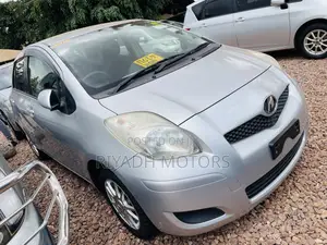 Toyota Vitz 1.3 FWD 3dr 2010 Silver