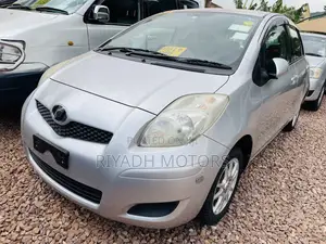 Toyota Vitz 1.3 FWD 3dr 2010 Silver