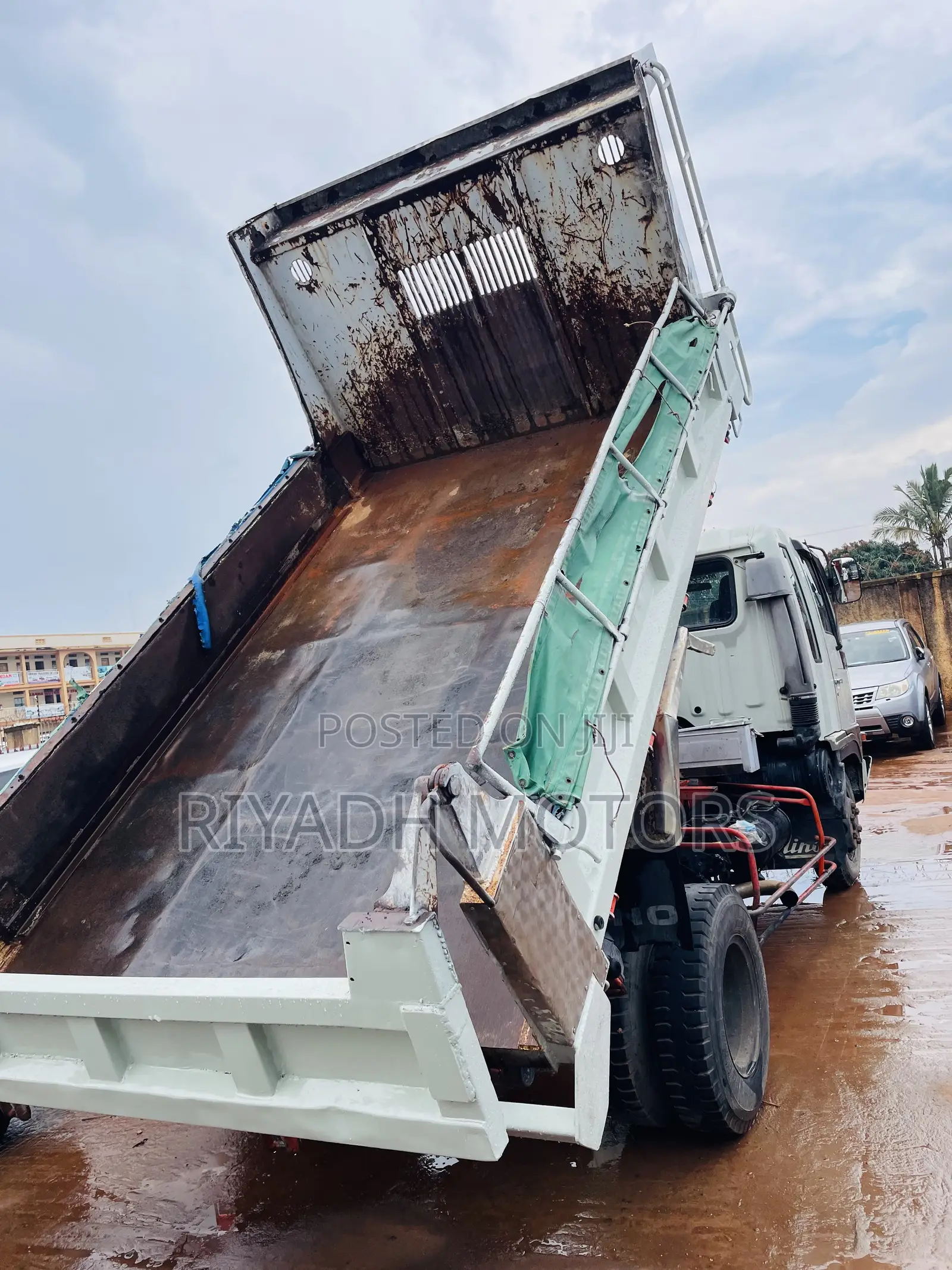 Hino Dumper H07C
