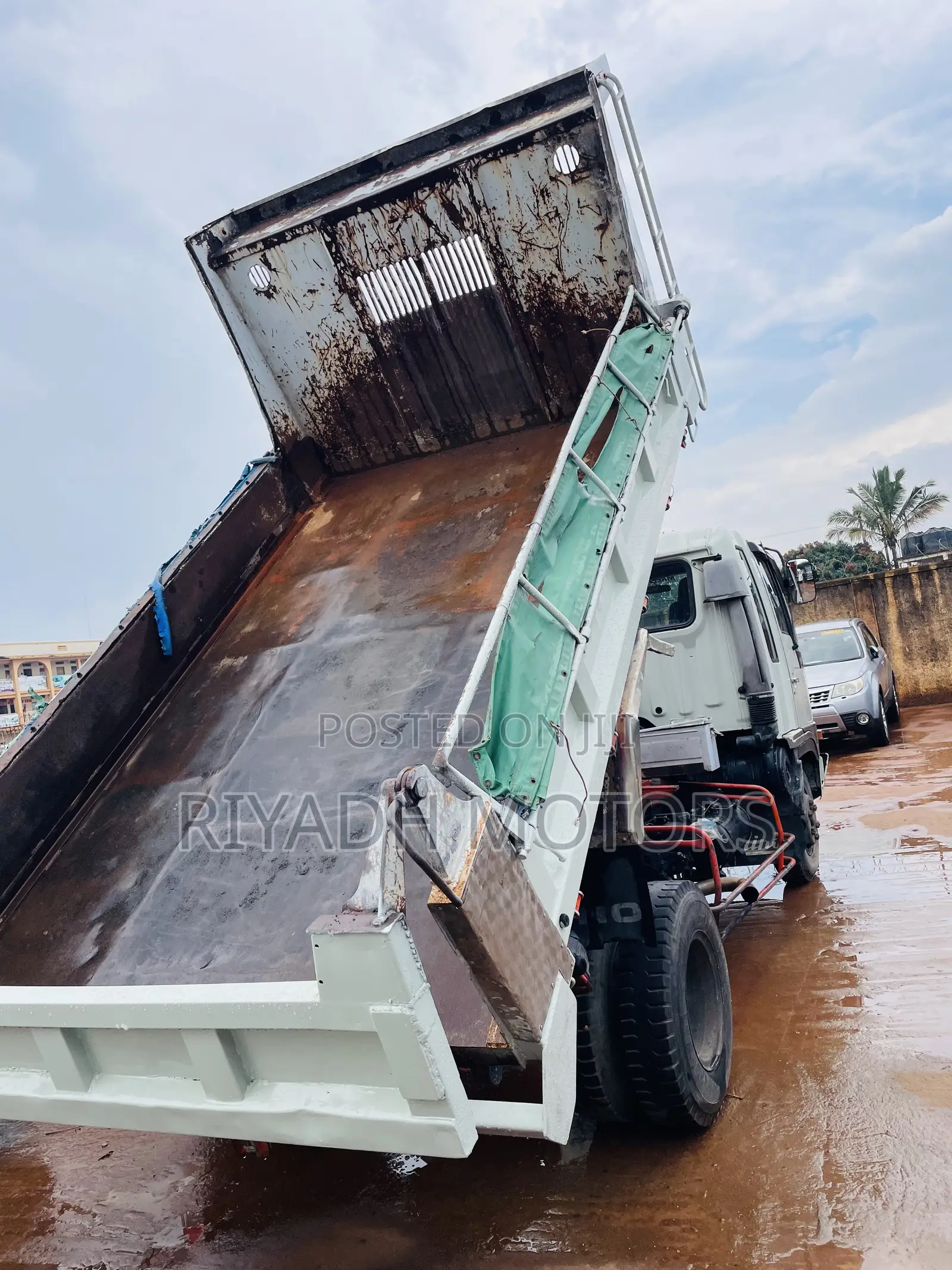 Hino Dumper H07C