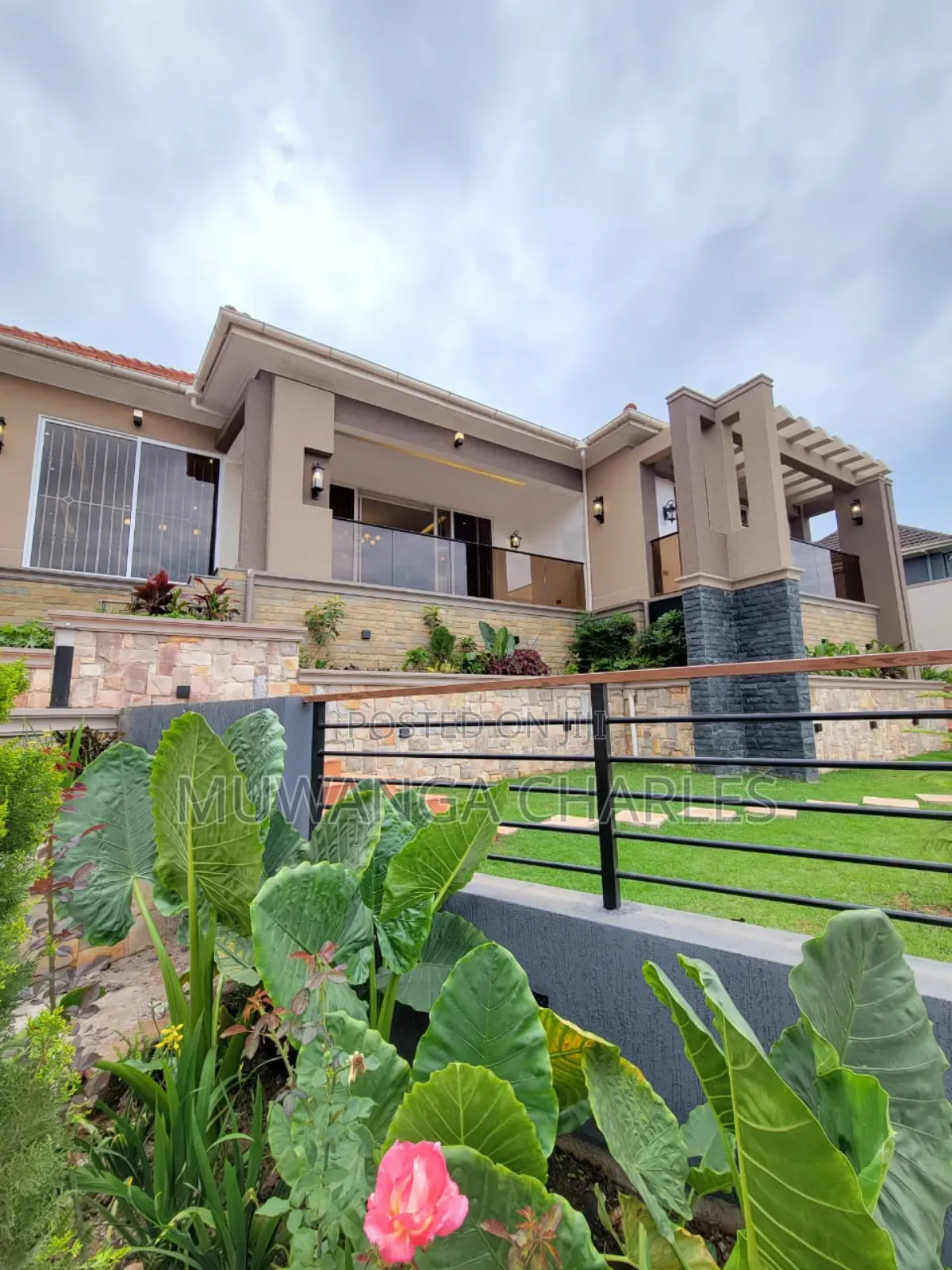 5bdrm Duplex in Fs Properties Ltd, Kira for sale