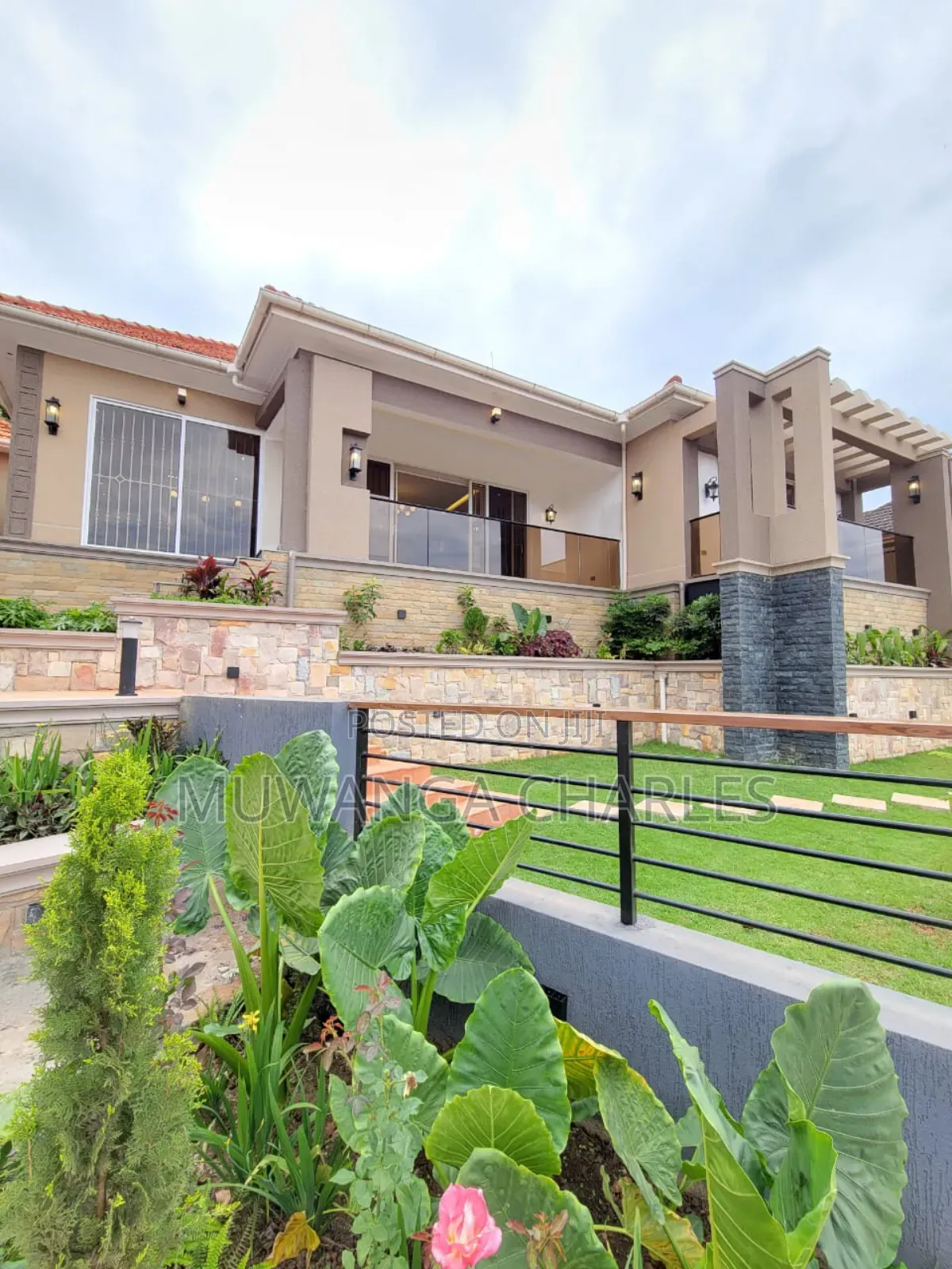 5bdrm Duplex in Fs Properties Ltd, Kira for sale