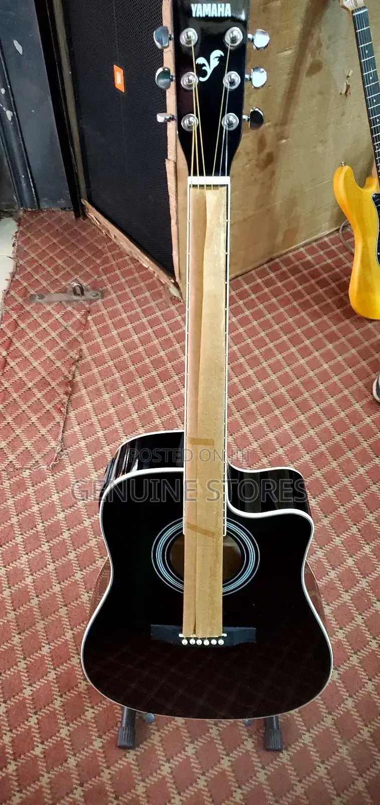 Acoustic Amplified Guitar/Yamaha