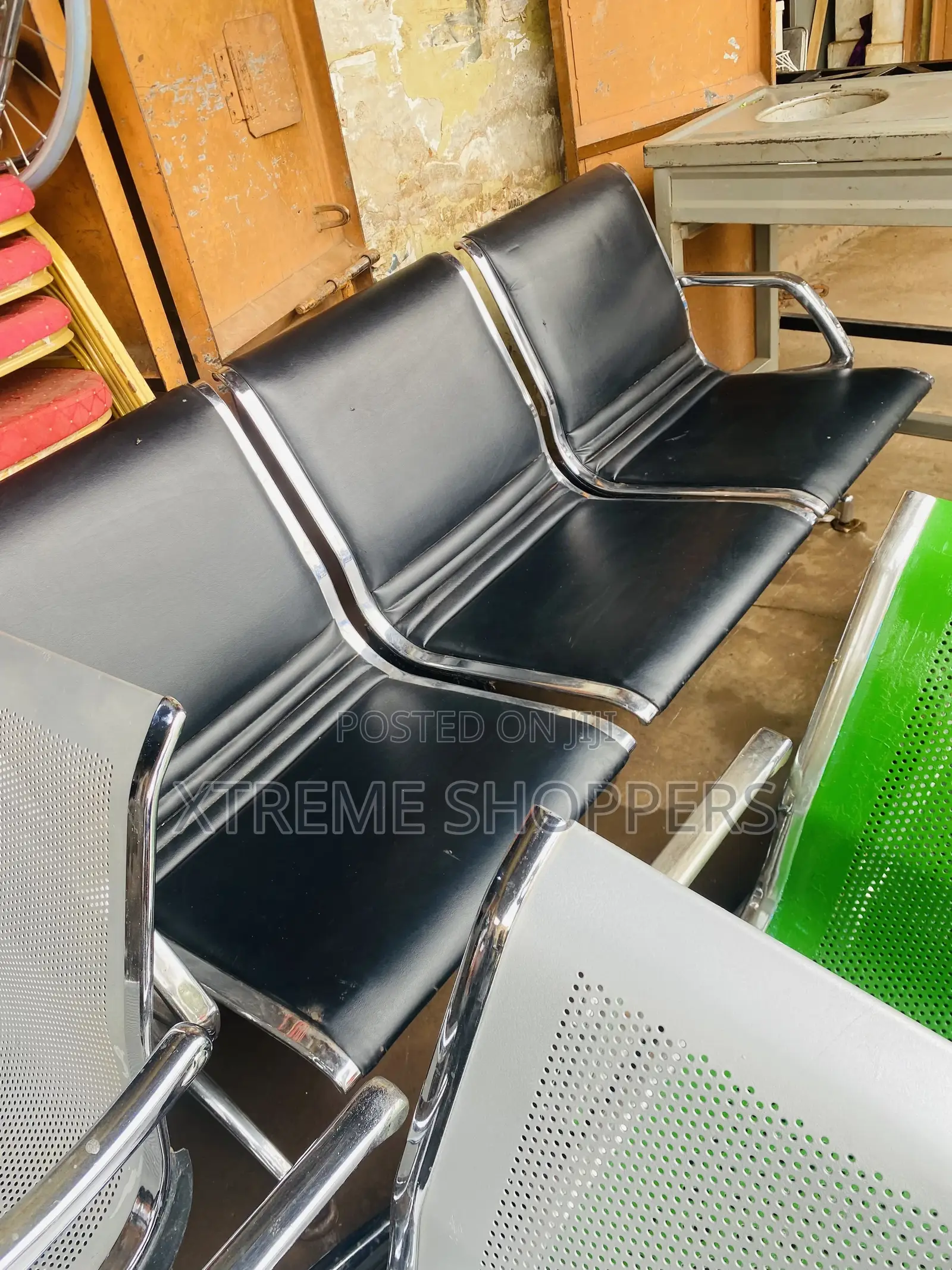 Soft Dark Black Waiting Office Chairs