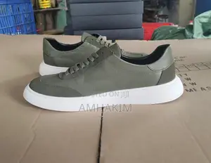 Classic Men Boss Low Leather Sneakers in Stock