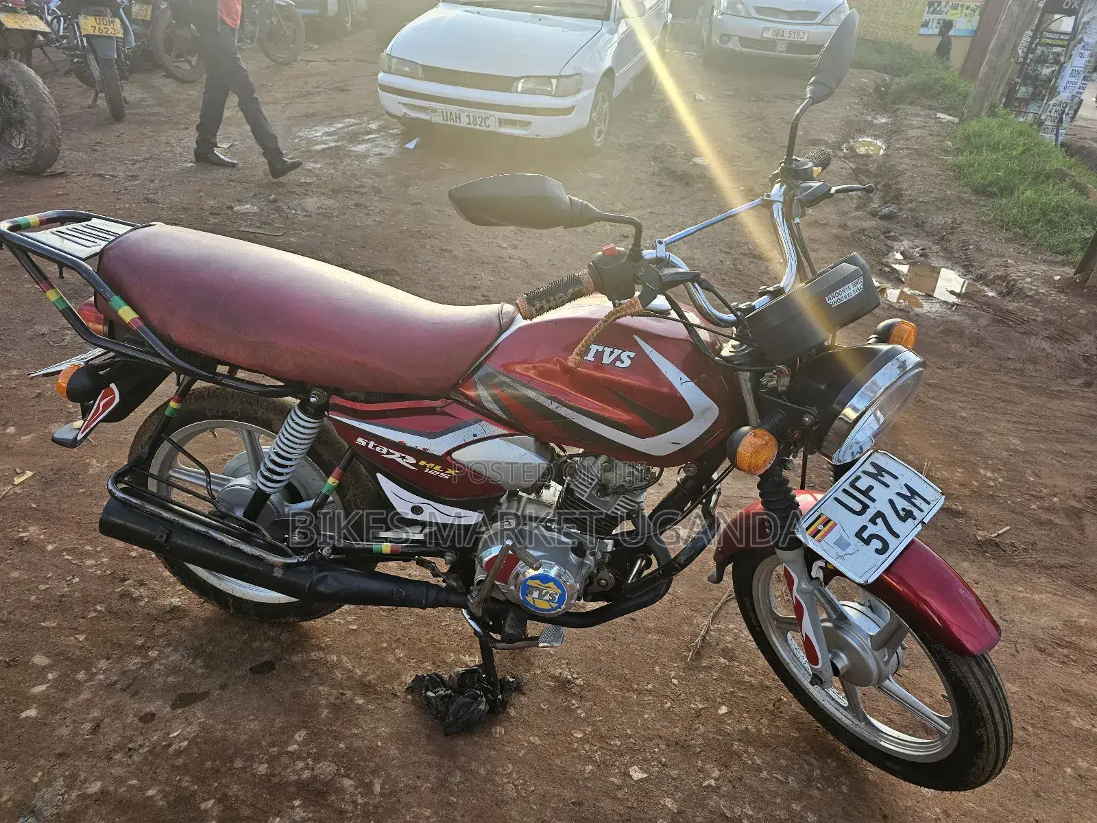 TVS HLX 125 2022 Red