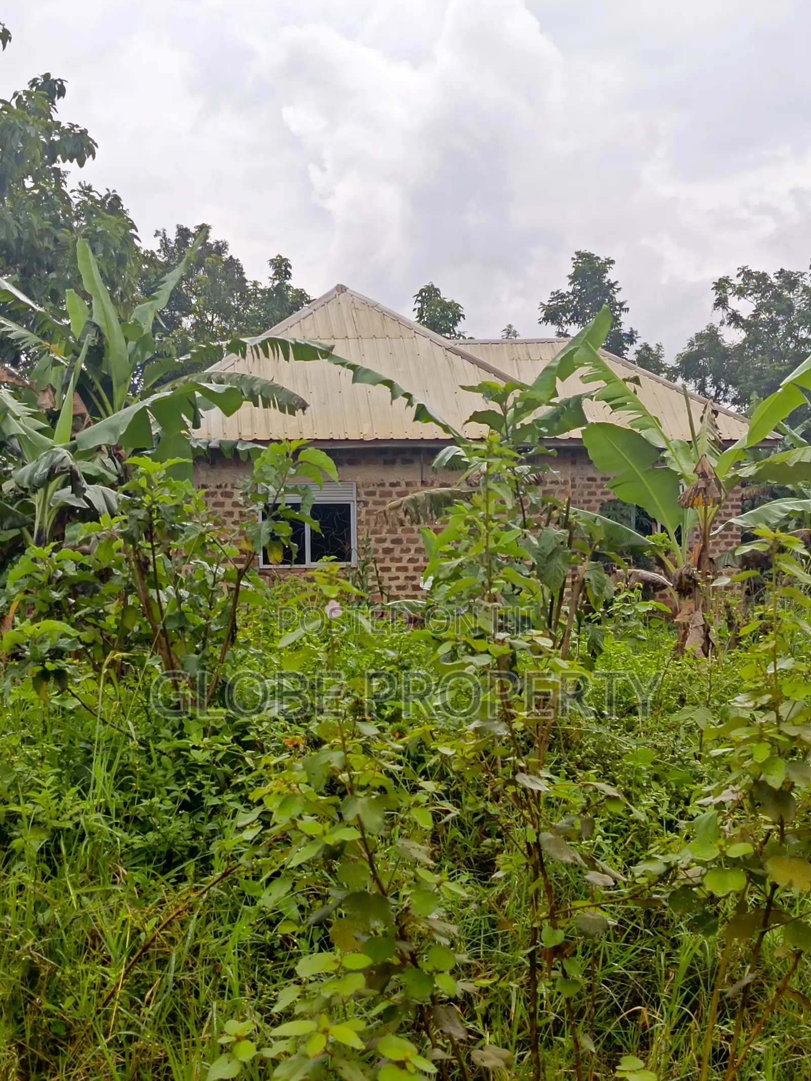 2bdrm Bungalow in Nakasajja, Kasawo for sale