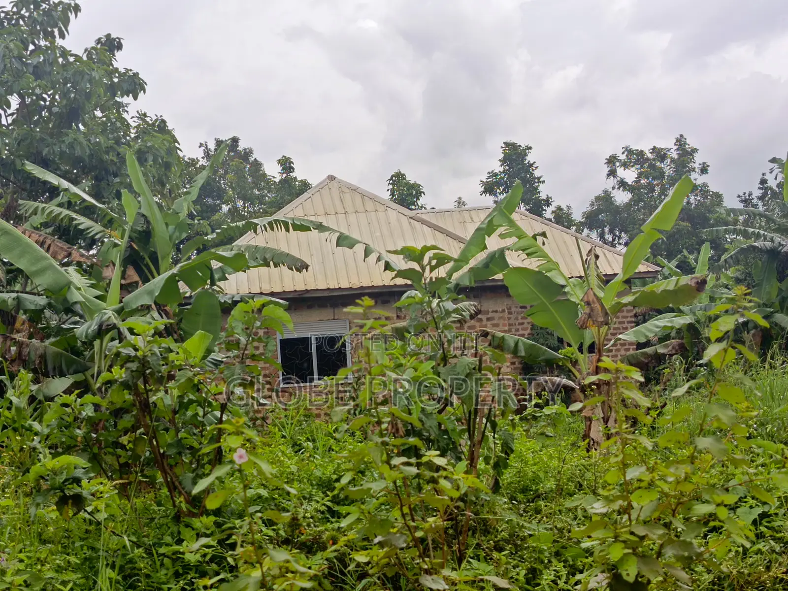 2bdrm Bungalow in Nakasajja, Kasawo for sale