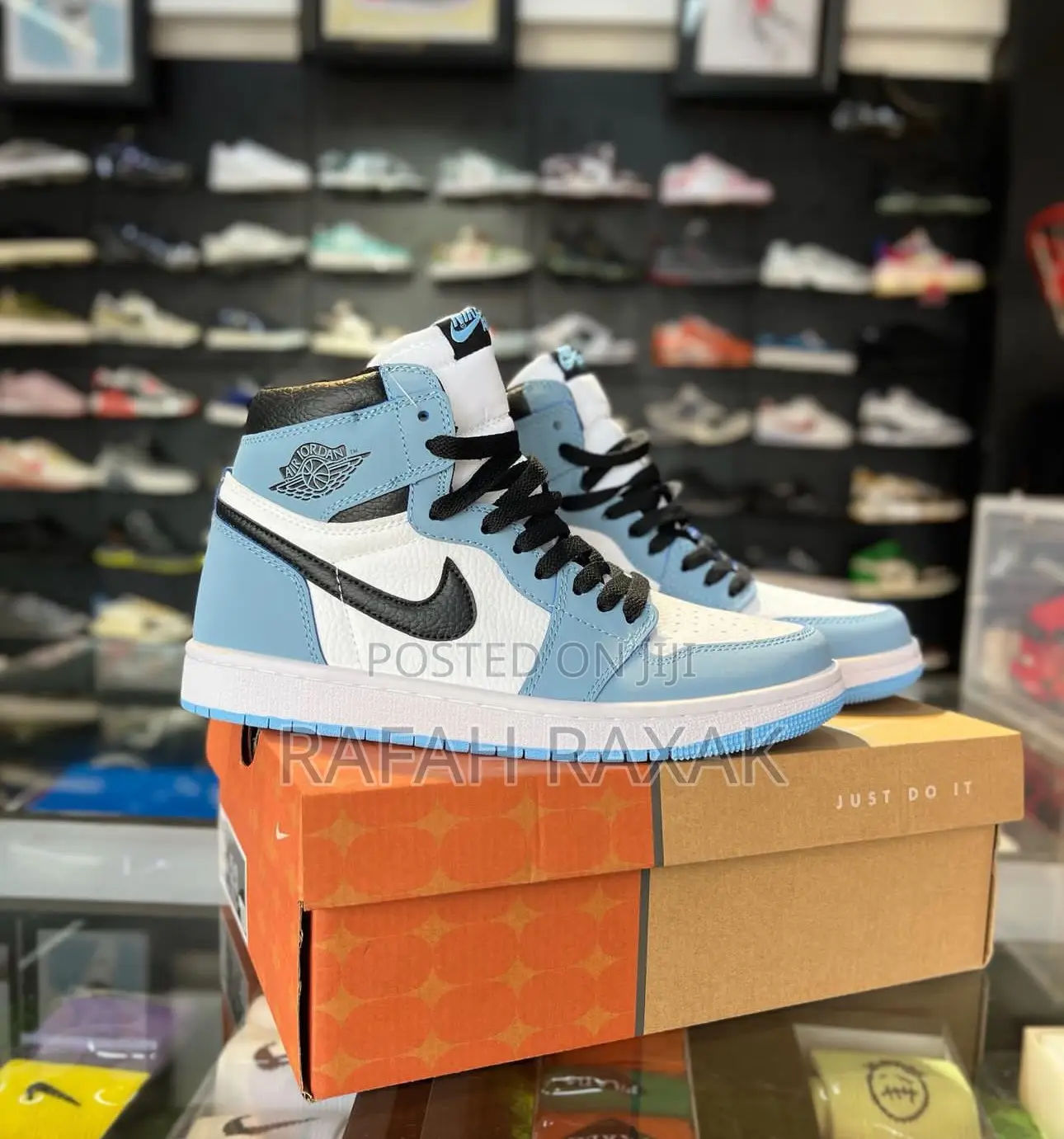 Nike Air Jordan 1 Retro High University Blue Sneakers