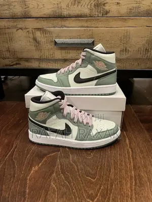 Original Green/ Pink Air Jordan 1 Retro High Sneakers