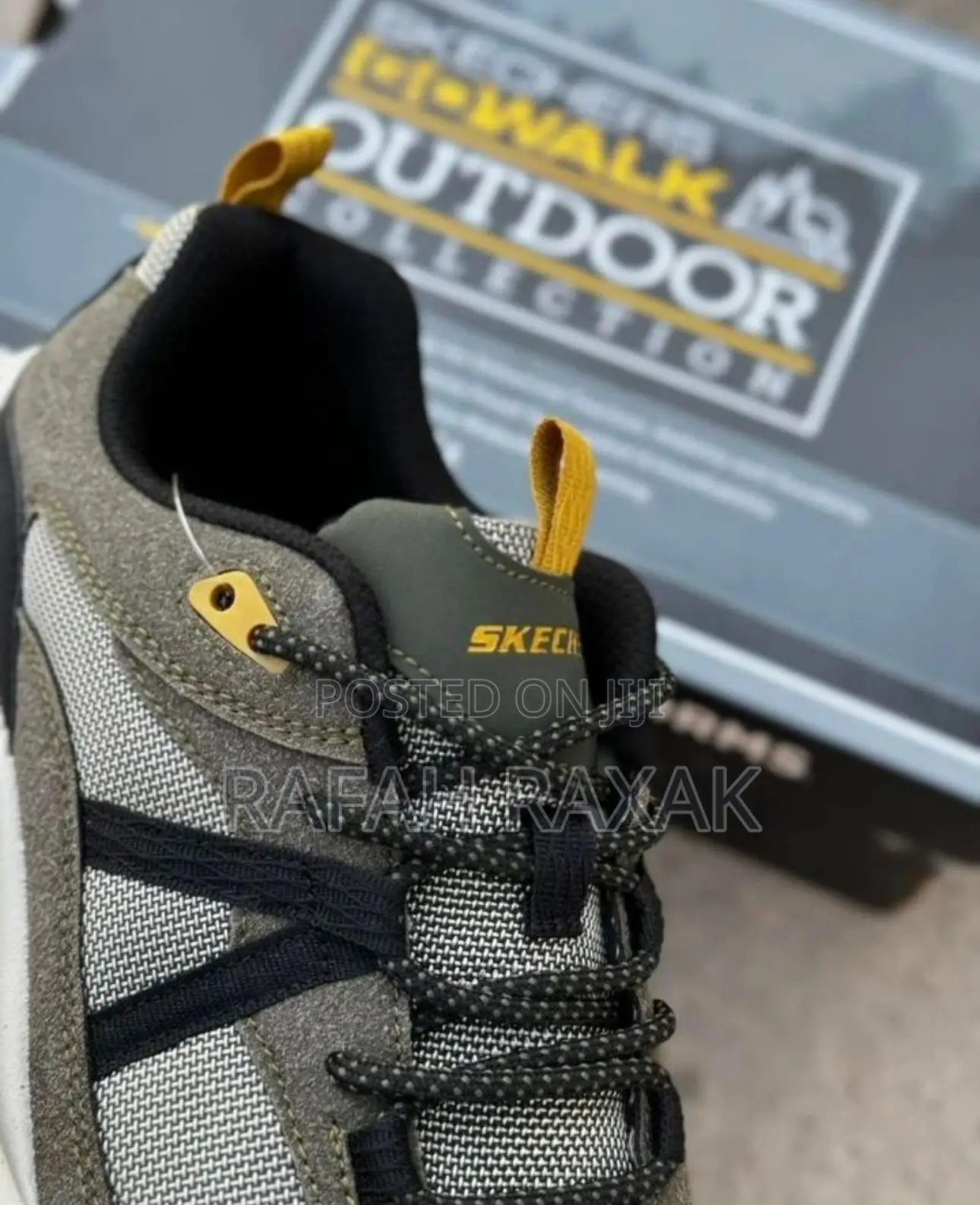 Original Skechers Arch Fit Hiking/Trekking Sneakers