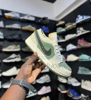 Nike Air Jordan 1 Low SE Craft Light Olive Sneaker
