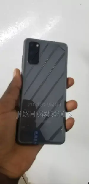 Photo - Samsung Galaxy S20 128 GB Gray
