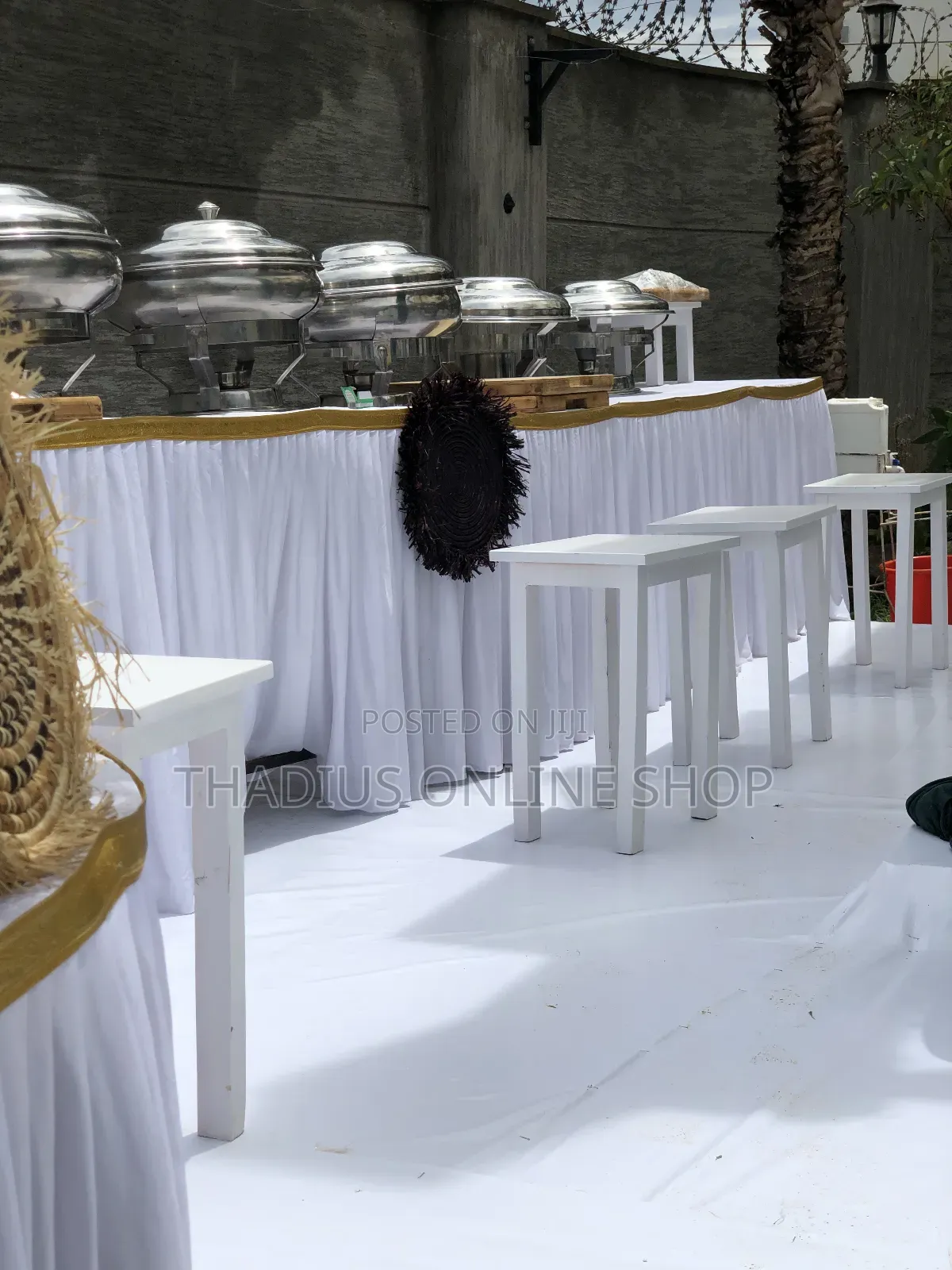 Dine With Confidence With a Good Decorated Serving Centre