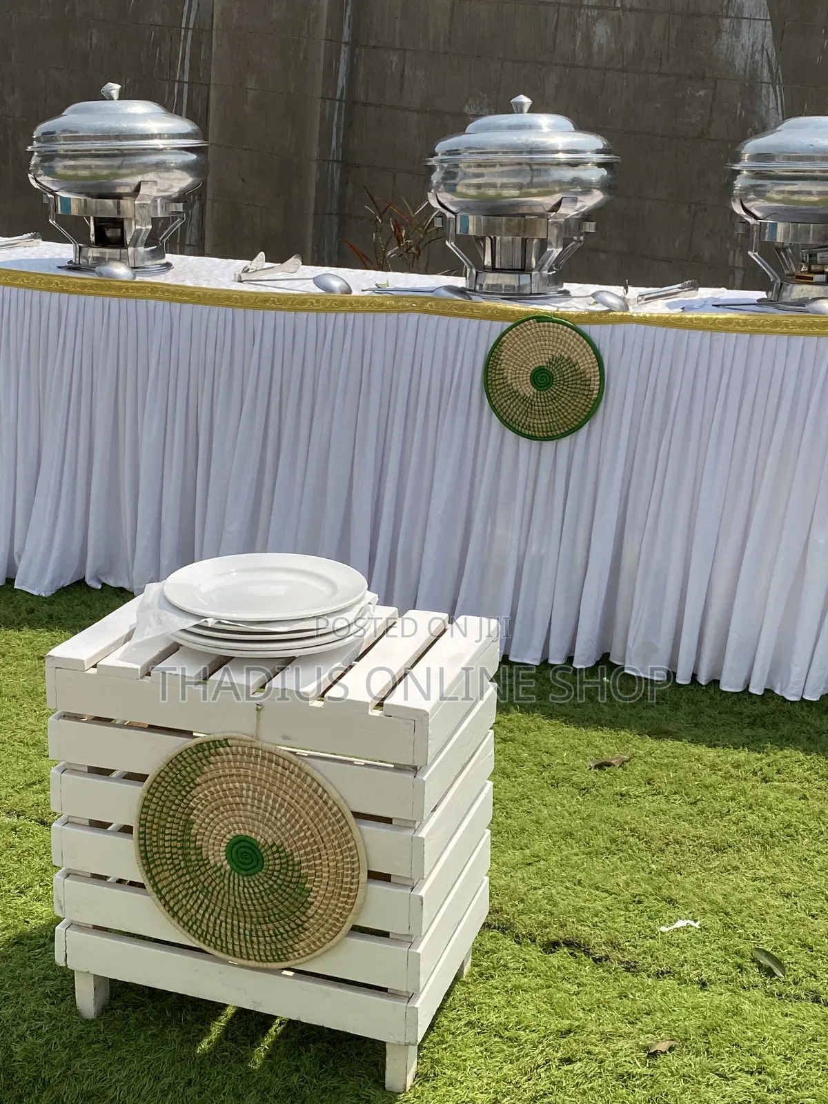 Dine With Confidence With a Good Decorated Serving Centre