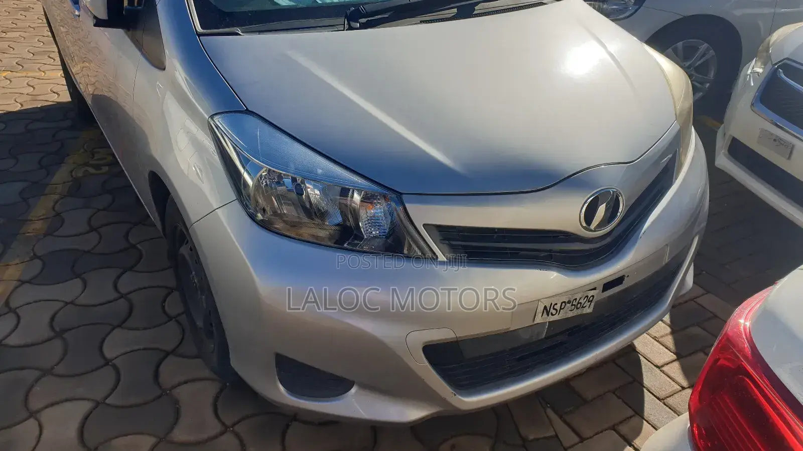 Toyota Vitz 1.3 FWD 5dr 2012 Silver