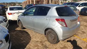 Toyota Vitz 1.3 FWD 5dr 2012 Silver
