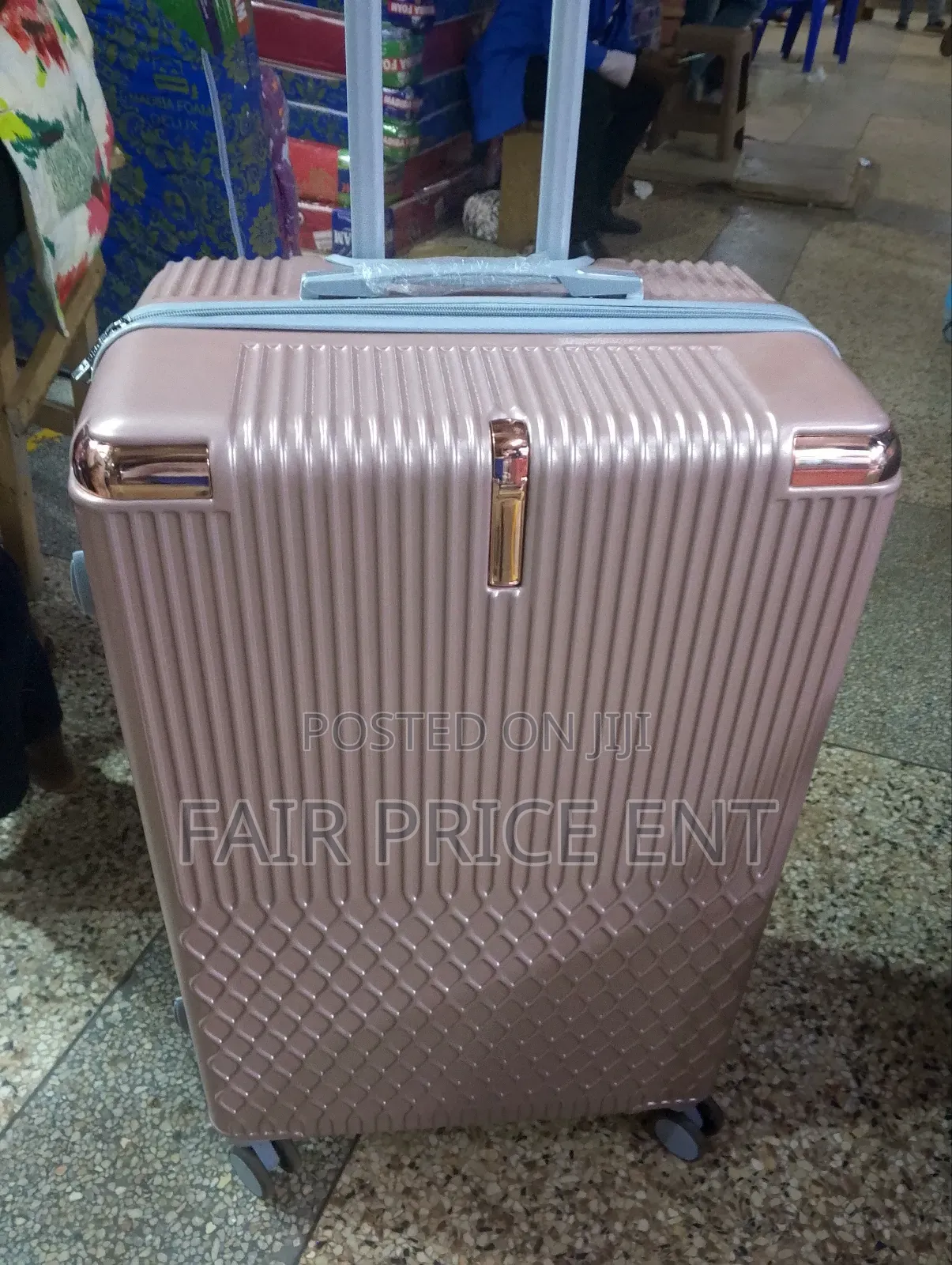 Executive Plastic Suitcase. Extra Large.( Gold)