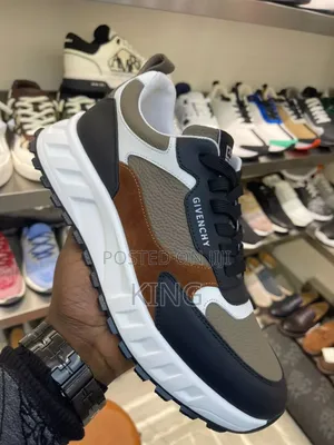 Travis Finesse Sneakers