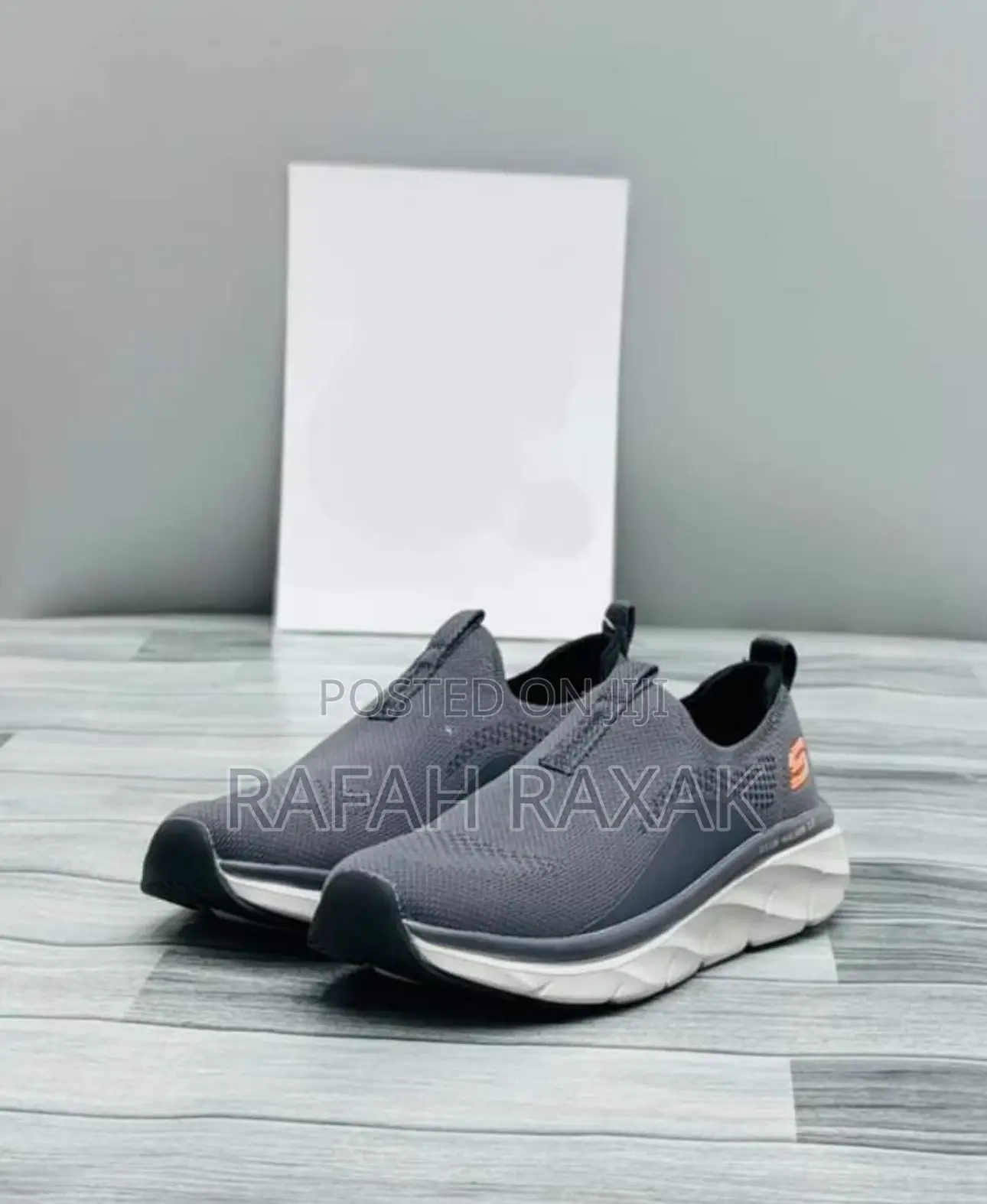Original Skechers D’Lux Walker Light Weight Sneakers