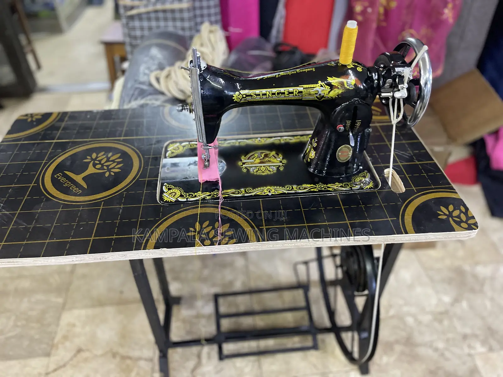 New Singer Sewing Machine New With Warranty and Complete