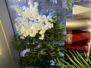 Artificial / Artificial White Flower