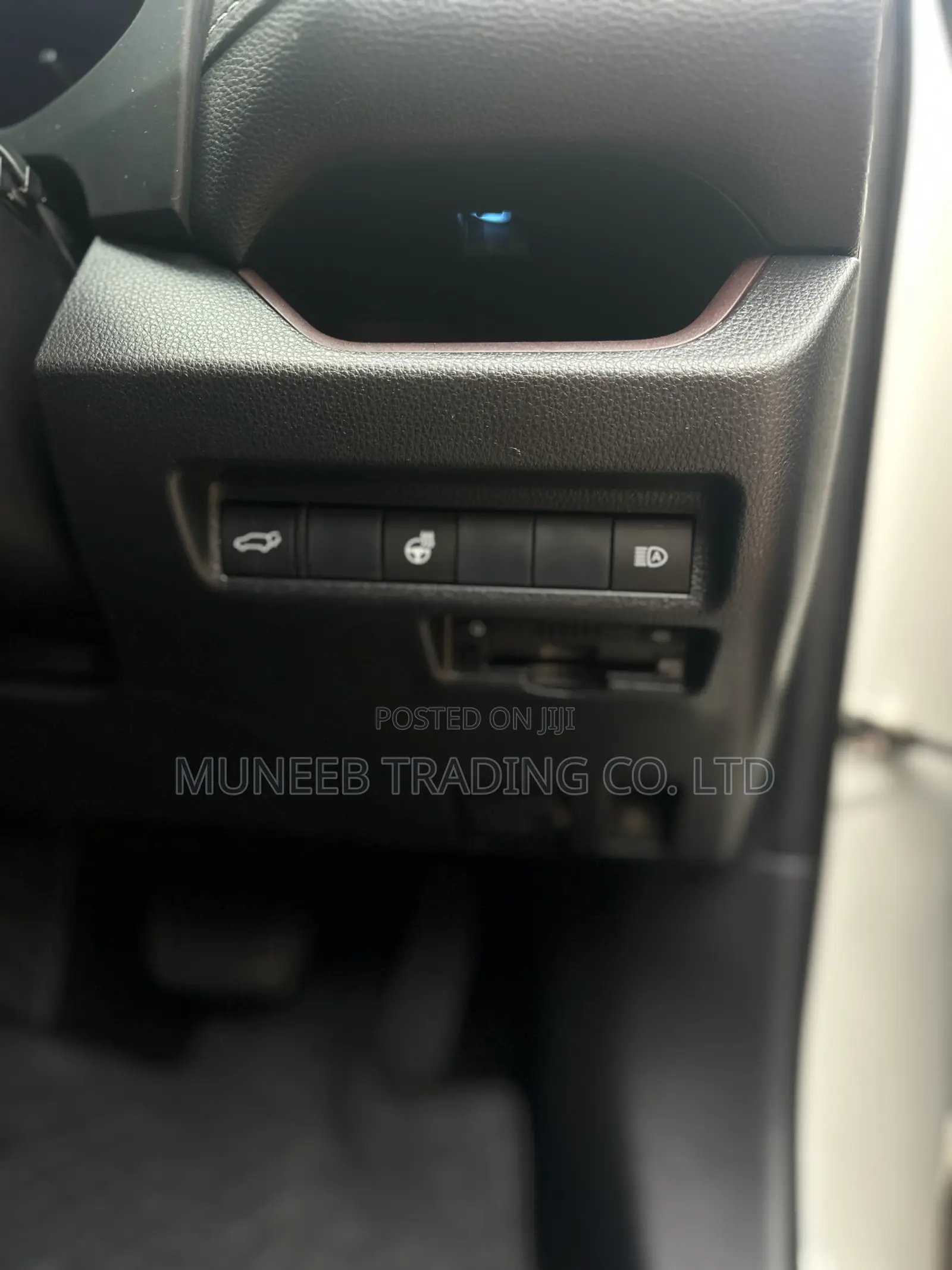 Toyota RAV4 XLE Premium AWD 2019 White