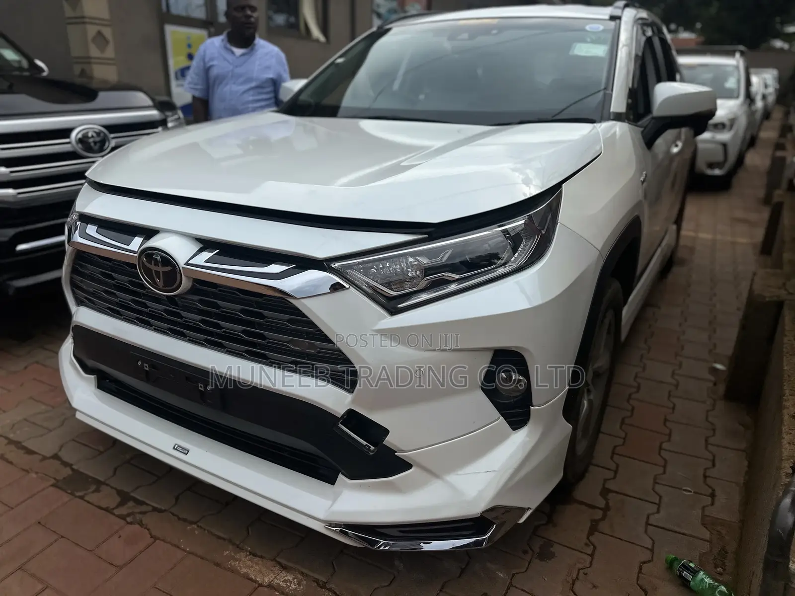 Toyota RAV4 XLE Premium AWD 2019 White