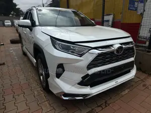 Toyota RAV4 XLE Premium AWD 2019 White