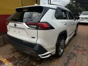 Toyota RAV4 XLE Premium AWD 2019 White