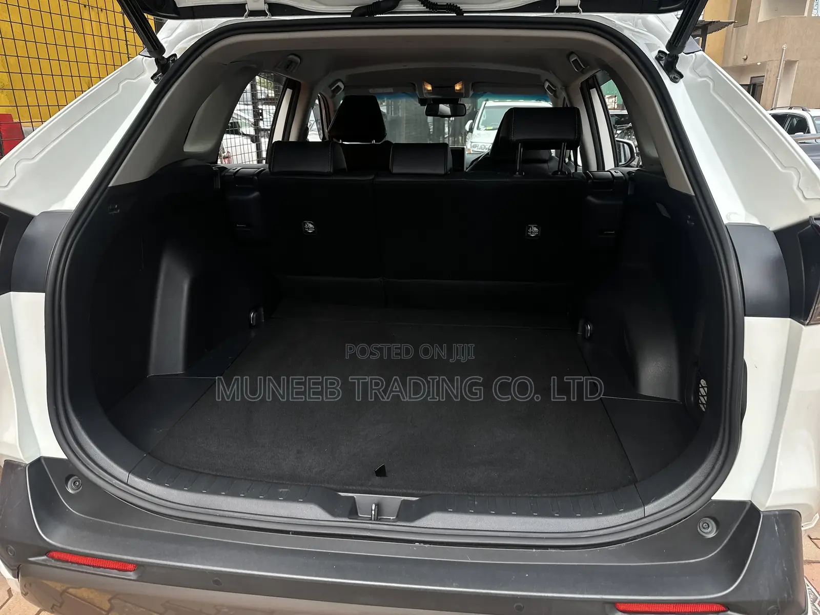 Toyota RAV4 XLE Premium AWD 2019 White