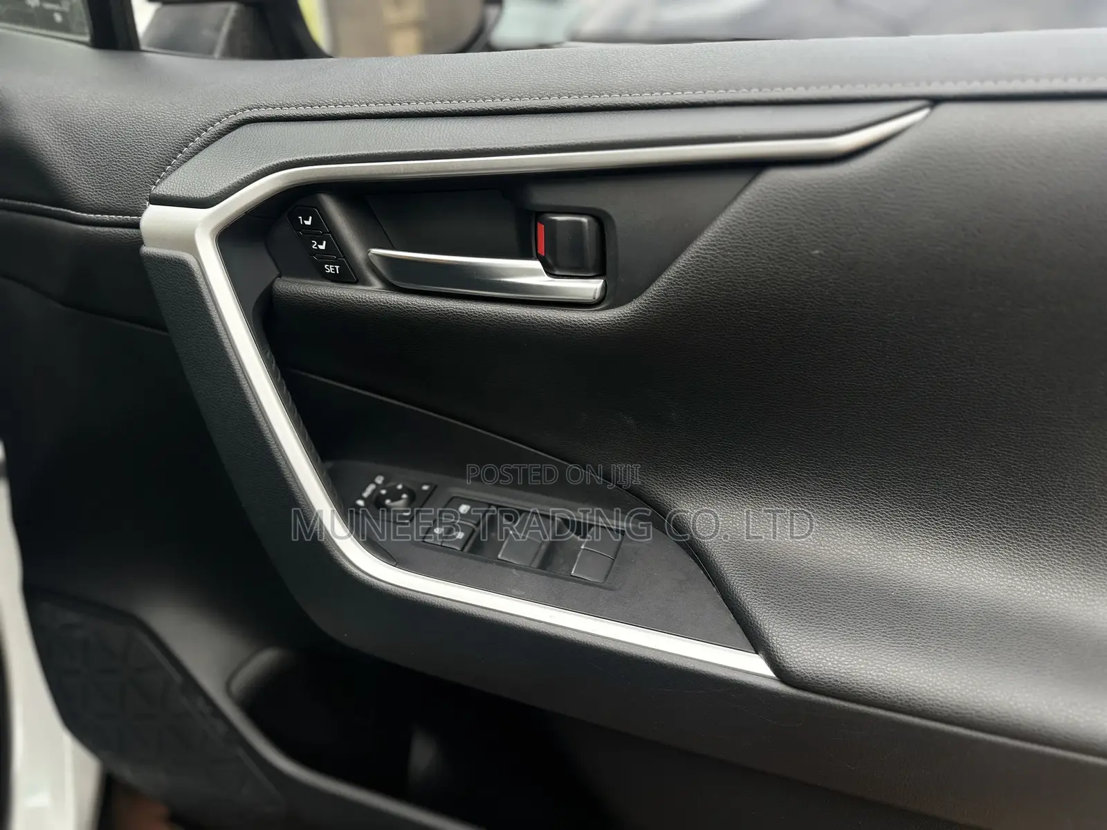 Toyota RAV4 XLE Premium AWD 2019 White