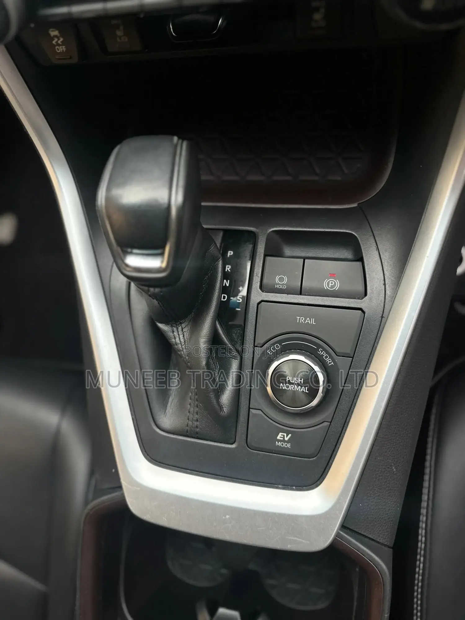 Toyota RAV4 XLE Premium AWD 2019 White