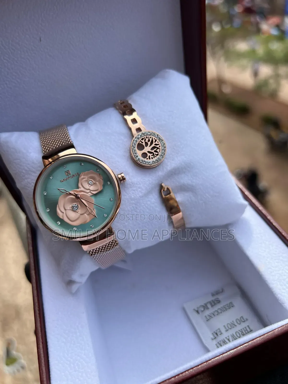 Navi Force Ladies Watch With a Bracelet