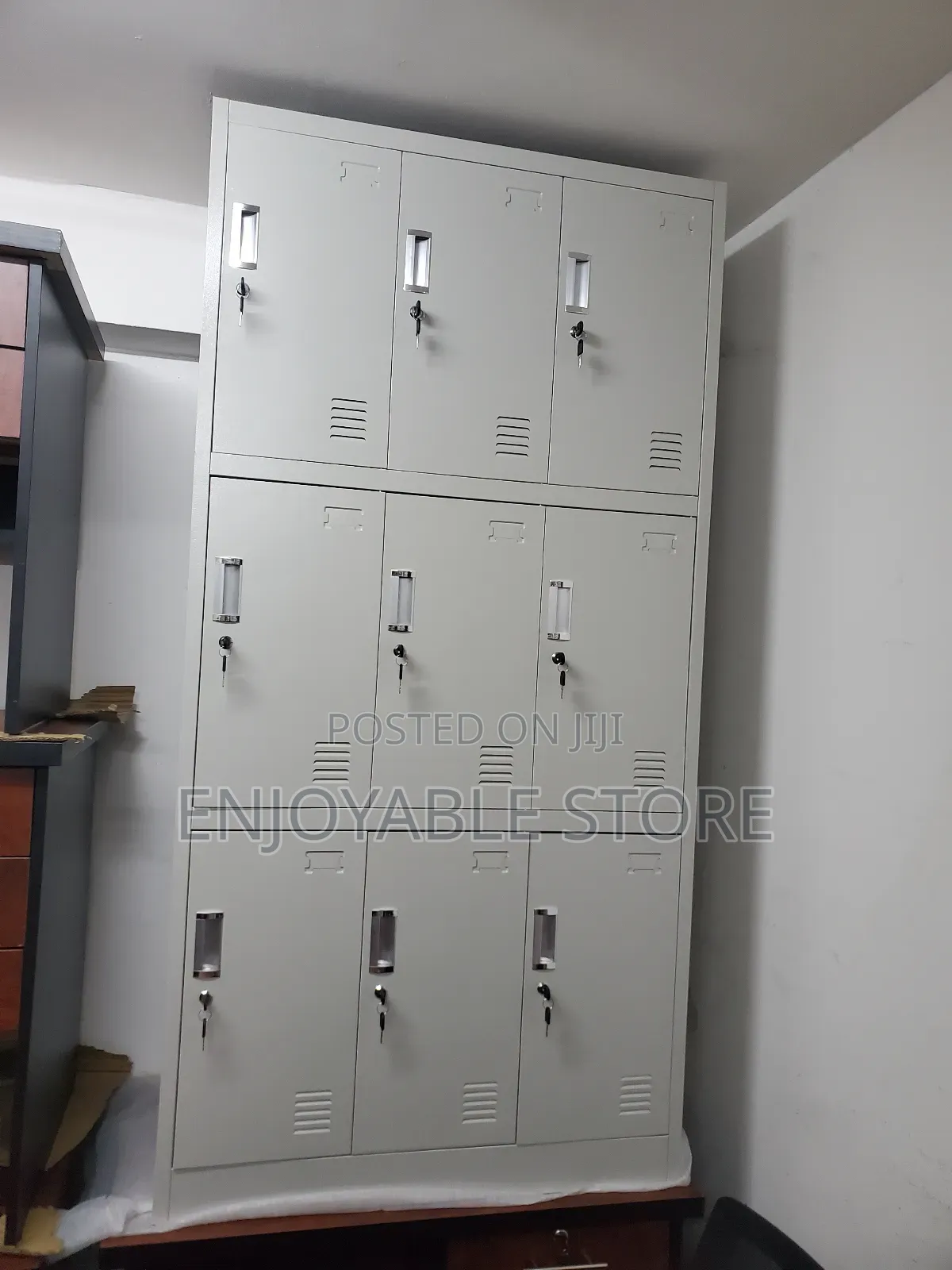 Lux Lockers 9 Shelves