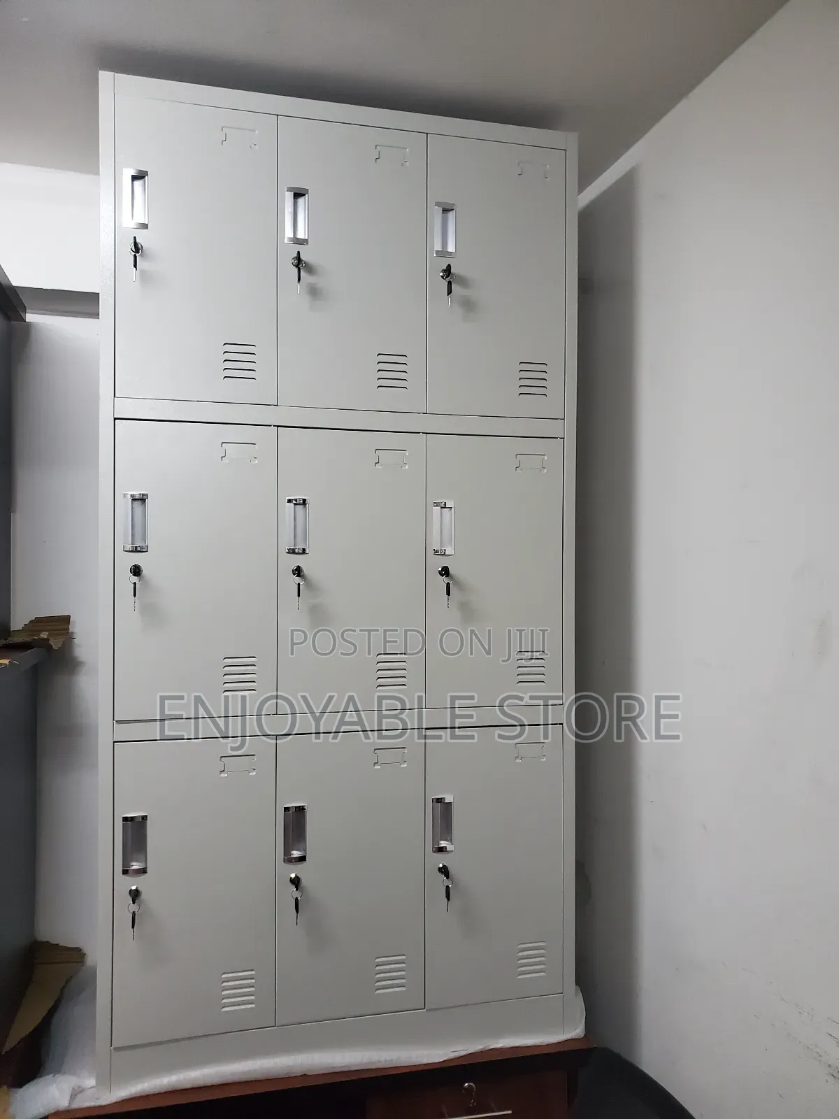 Lux Lockers 9 Shelves