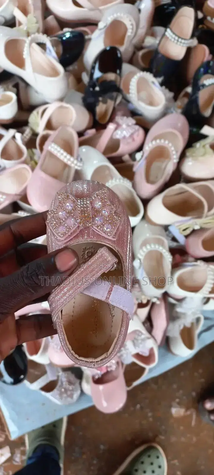 Nice Girls Shining Shoes