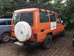 Toyota Land Cruiser 5.7 4WD 2008 Orange