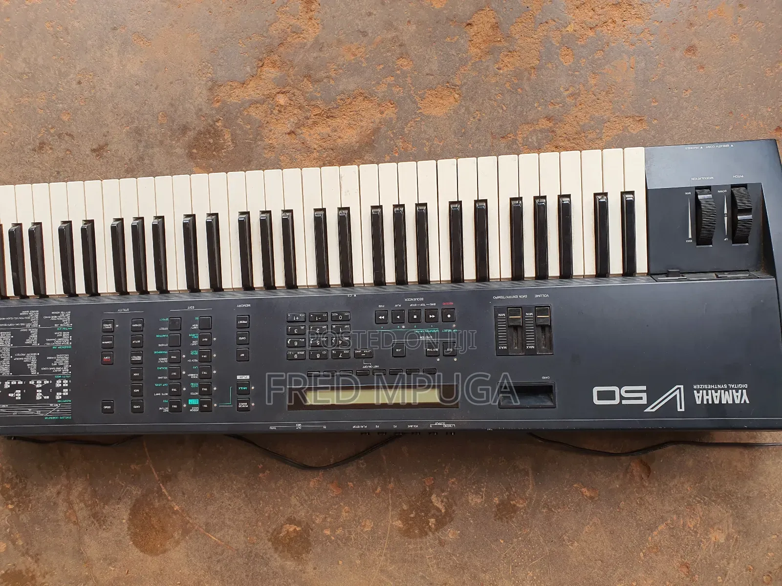 Yamaha Synthesizer Keyboard V50