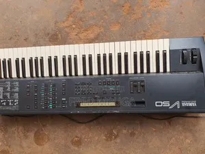 Yamaha Synthesizer Keyboard V50