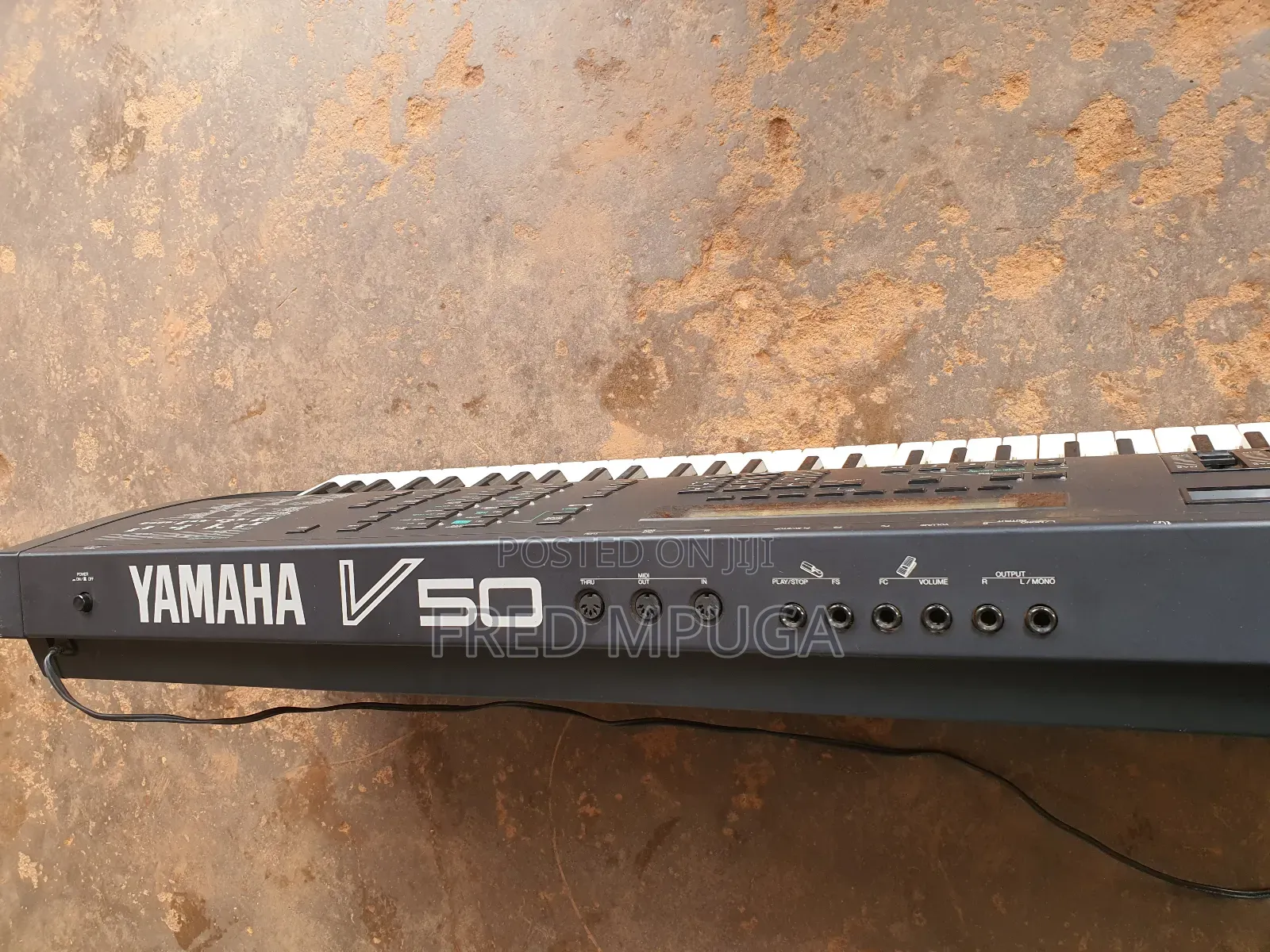 Yamaha Synthesizer Keyboard V50