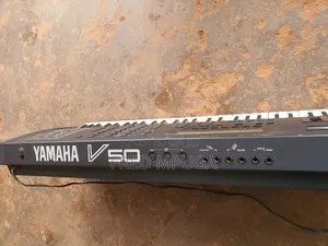 Yamaha Synthesizer Keyboard V50