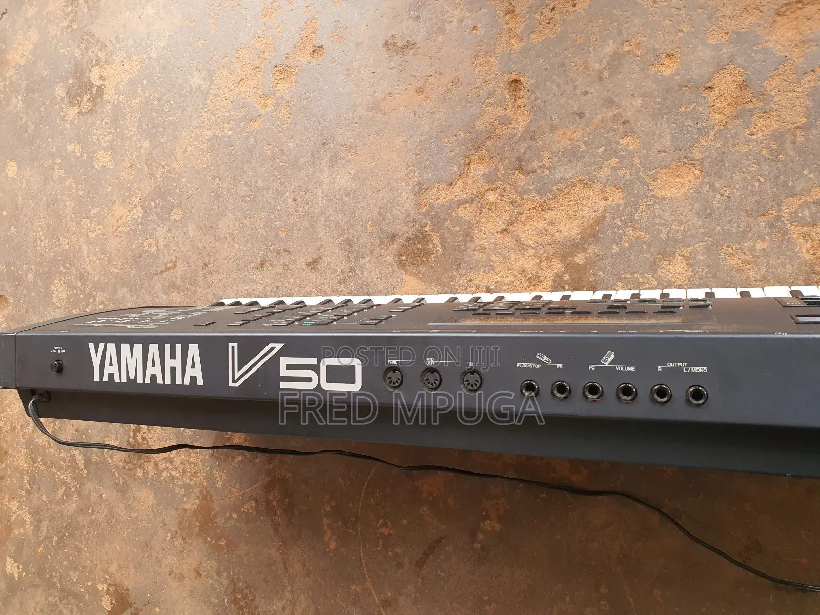 Yamaha Synthesizer Keyboard V50
