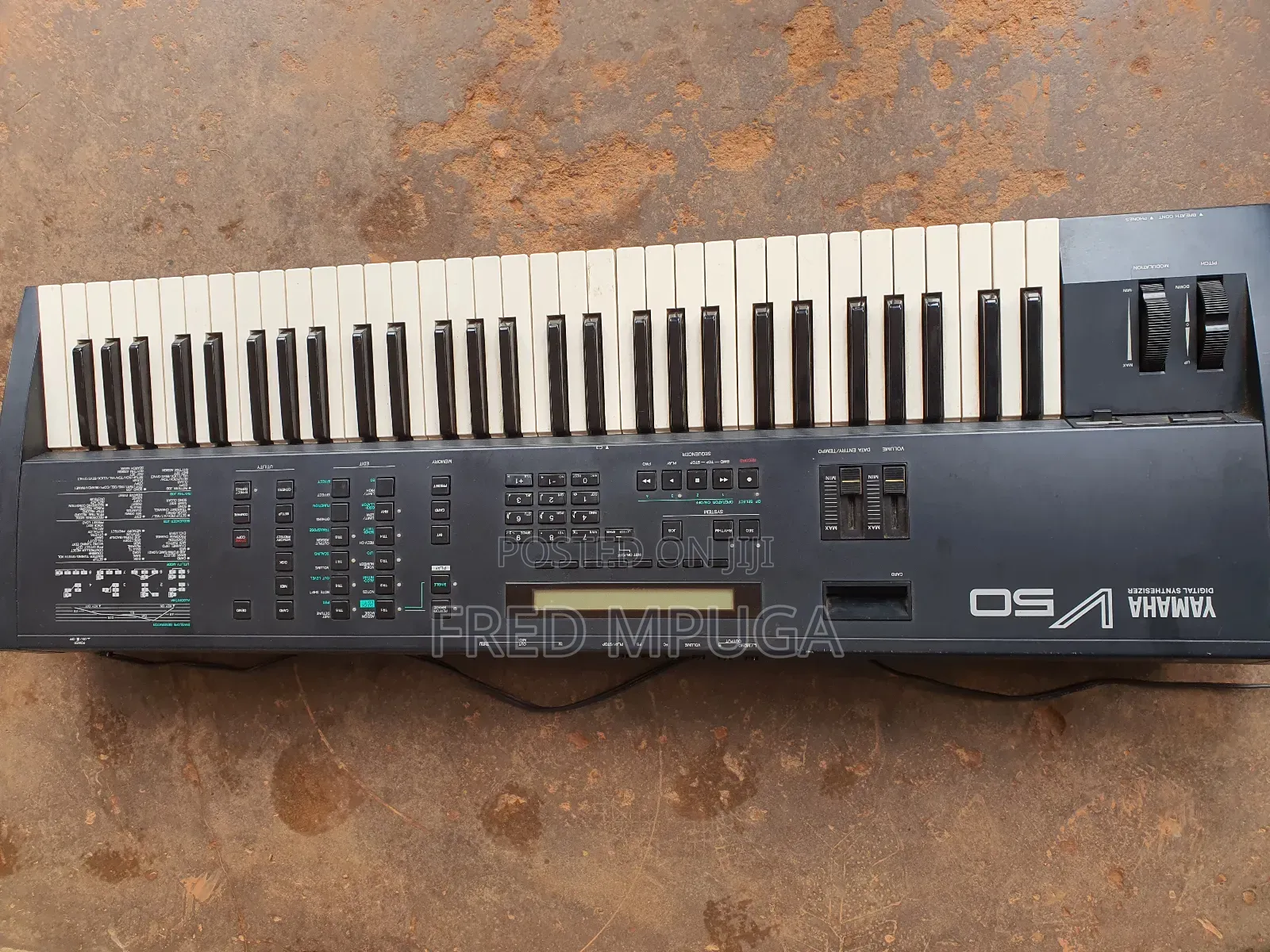 Yamaha Synthesizer Keyboard V50