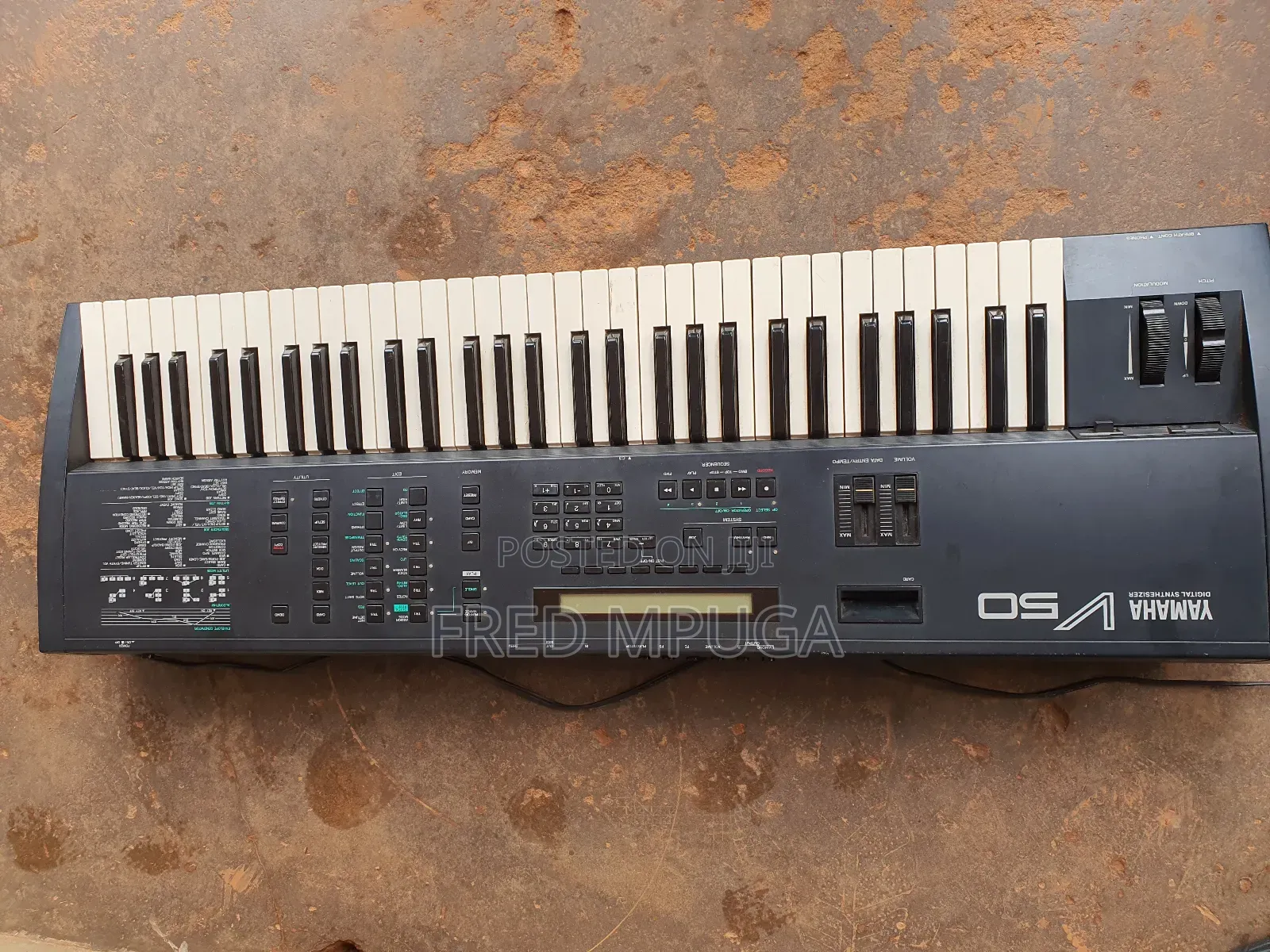Yamaha Synthesizer Keyboard V50