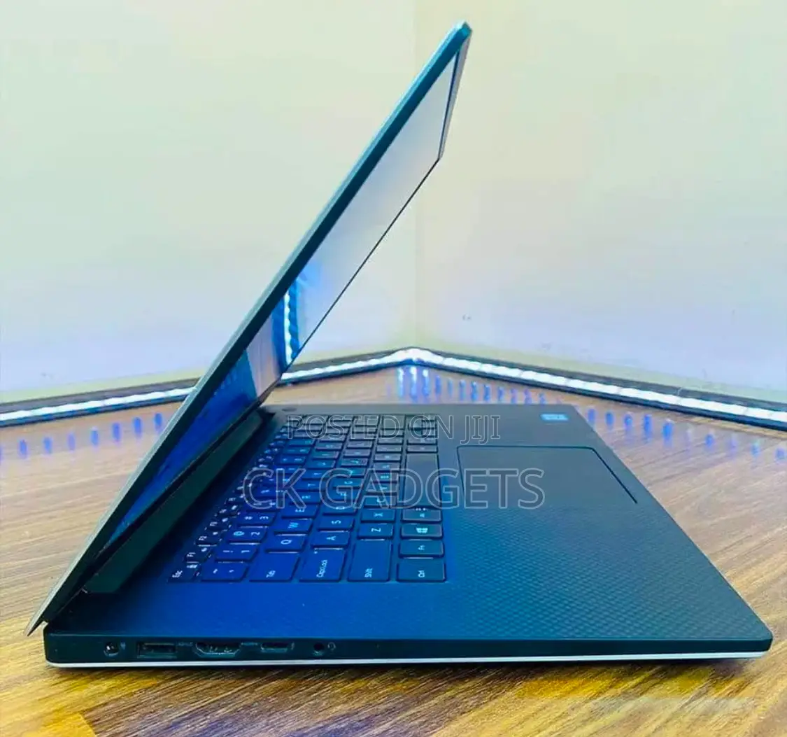 New Laptop Dell Precision 15 5520 16GB Intel Core I7 SSD 512GB